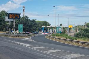 san cesareo locale uso ufficio + piazzale mq 800