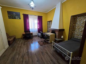 DA PRIVATO POSTO LETTO PER MASCHIO