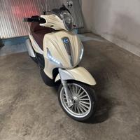 Beverly 300