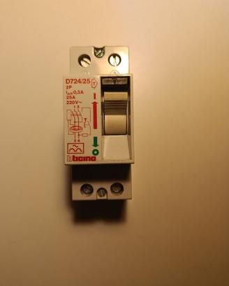 Differenziale Salvavita BTicino D724/25 0,3A 220V