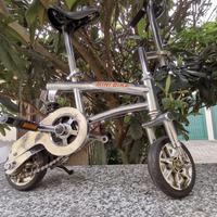 mini bike, bicicletta da viaggio o spettacolo