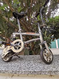 mini bike, bicicletta da viaggio o spettacolo