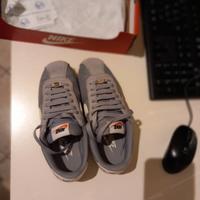 scarpe Nike numero 37,5