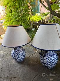 Coppia di lumi in ceramica