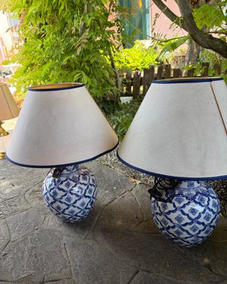 Coppia di lumi in ceramica