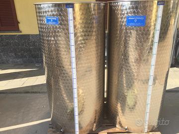 Contenitori in acciaio inox per il vino nuovi