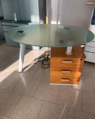 Tavolo in vetro e legno