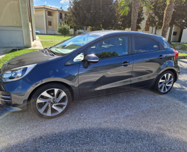 Kia Rio 1.1 DS High Tech full optional