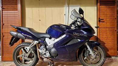 HONDA VFR800 V-tec