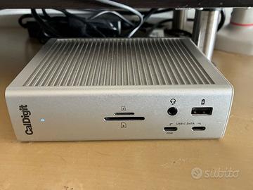 CalDigit Thunderbolt Station 4 TS4 Pro dock dockin