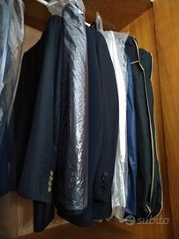 Abiti da uomo,  30 giacche, pantaloni 