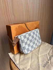 Mini pochette louis vuitton