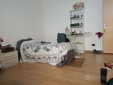 Stanza arredata per studente - zona università