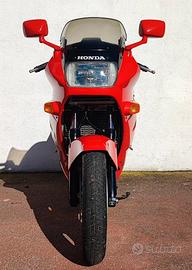 Honda VFR 750 RC 24