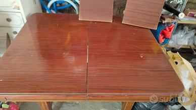 Tavolo con prolunghe 