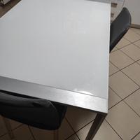 tavolo in buone condizioni apribile 