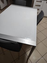 tavolo in buone condizioni apribile 