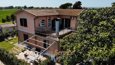 Casale con terreno e fotovoltaico