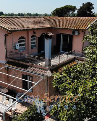 Casale con terreno e fotovoltaico