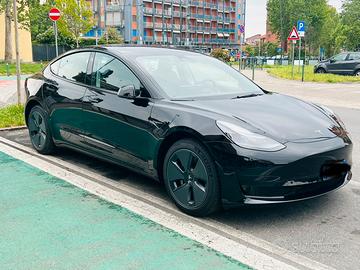 Tesla model 3 rwd