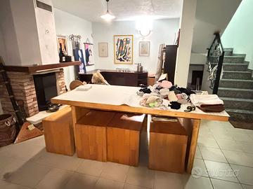 Tavolo in legno con 4 sedie PREZZO NEGOZIABILE