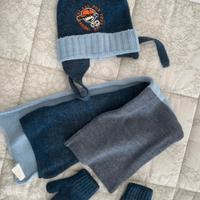 Sciarpa, più cappello, più guanti