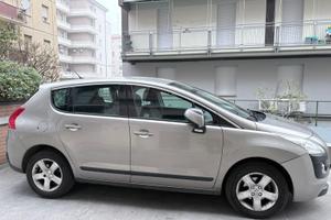 Auto monovolume Pegeout 3800 I serie