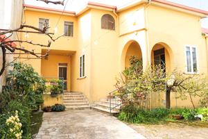 Casa indipendente divisibile in due unità