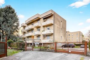 3 LOCALI A VERANO BRIANZA