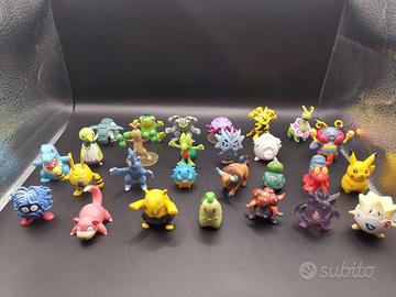 Lotto di oltre 150 Mini Figure Pokemon