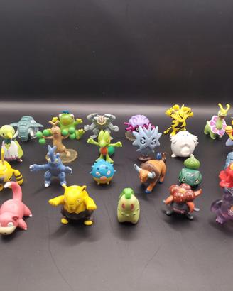 Lotto di oltre 150 Mini Figure Pokemon