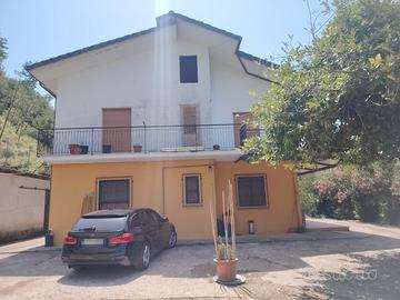 Casa in periferia a picerno a km 2.800 dal centro