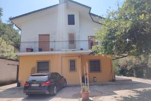 Casa in periferia a picerno a km 2.800 dal centro