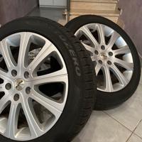 Cerchi lega Momo 17’’ pneumatici invernali Pirelli