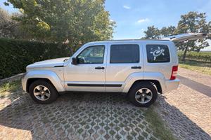 Jeep Cherokee KK con GANCIO TRAINO