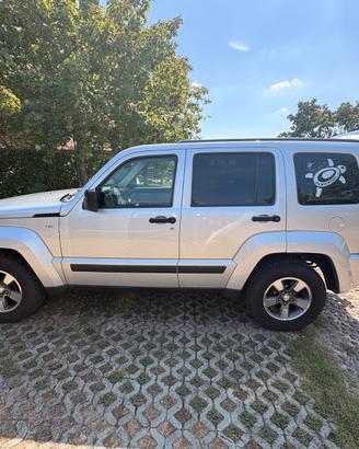 Jeep Cherokee KK con GANCIO TRAINO
