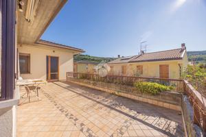 BIFAMILIARE A FUMANE