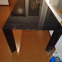 Tavolo nero lucido
