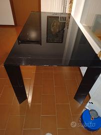 Tavolo nero lucido