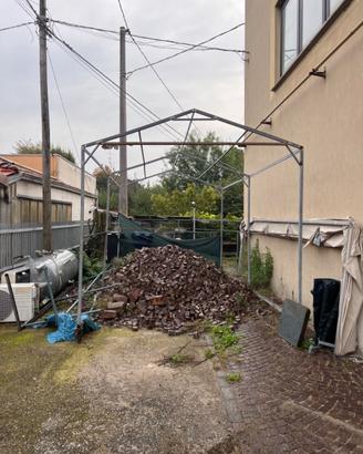 Telaio in ferro per box esterno
