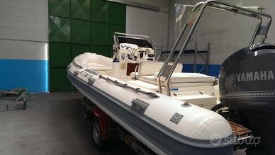 Joker boat coaster 650 - Yamaha 150 - carrello