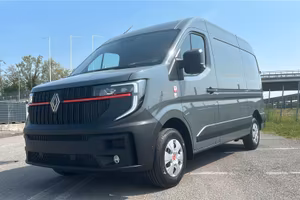 Renault Master Red 4 - VAN 3T5 E6 - L2H2- 150 CV