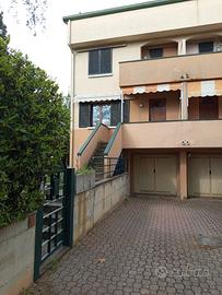 Villetta a schiera capotesta