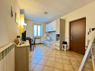 MONOLOCALE A CREMA