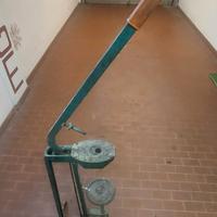 macchina tappatrice per bottiglie di vino