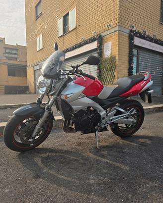 suzuki gsr 600 