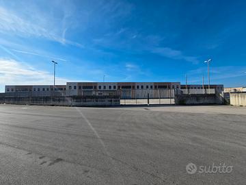 Capannone industriale di 6000 mq su area di 20.000