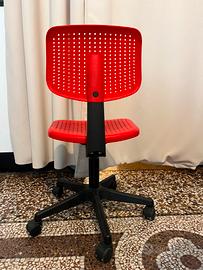 sedia girevole rossa