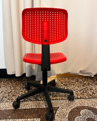 sedia girevole rossa