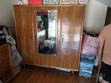 Camera da letto completa in legno